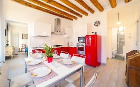 Amorucci House
